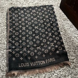LV scarf. Brand new never worn. Paid $100 for it.